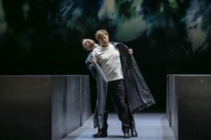 Opera scene from Castor et Pollux at the Grand Théâtre de Genève with dramatic lighting and minimal stage design