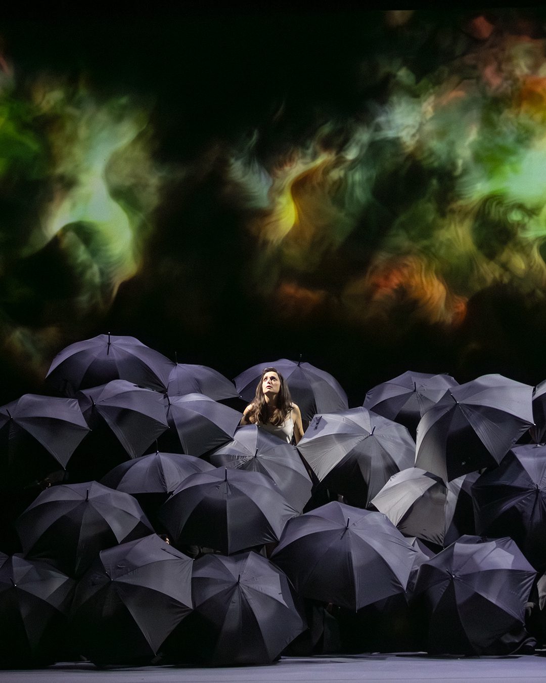 Opera scene from Castor et Pollux at the Grand Théâtre de Genève with dramatic lighting and minimal stage design