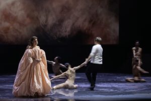 Opera scene from Castor et Pollux at the Grand Théâtre de Genève with dramatic lighting and minimal stage design
