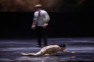 Dancer performing on stage in Castor et Pollux with strong directional lighting