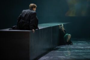 Opera scene from Castor et Pollux at the Grand Théâtre de Genève with dramatic lighting and minimal stage design