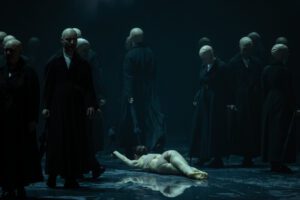 Opera scene from Castor et Pollux at the Grand Théâtre de Genève with dramatic lighting and minimal stage design