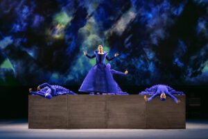 Opera scene from Castor et Pollux at the Grand Théâtre de Genève with dramatic lighting and minimal stage design