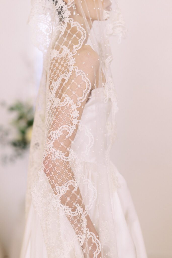 Alon Livné Bridal showcase at New York Bridal Fashion Week featuring couture wedding dresses, veils and modern bridal silhouettes.